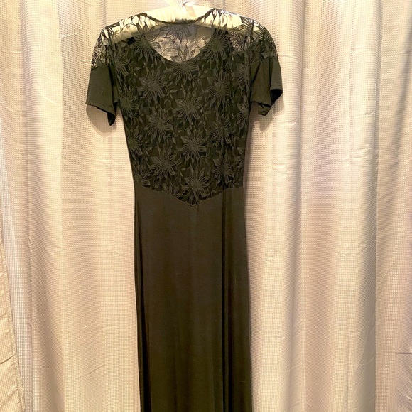 Elegant floor length black dress with lace back. - Picture 1 of 4